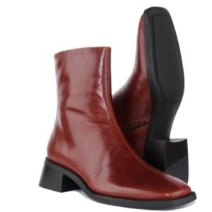 Vagabond Blanca nwt 42